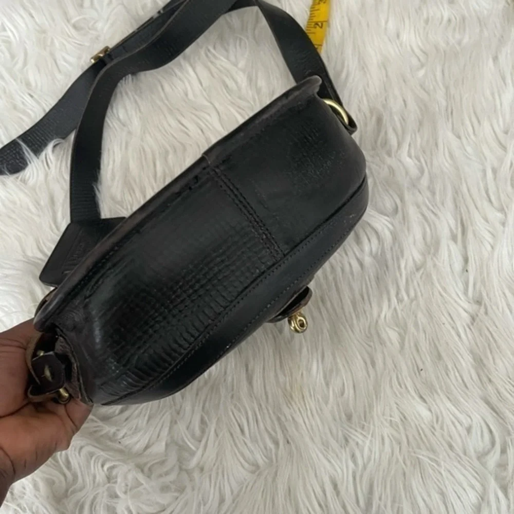 RARE 1980s Dooney & bourke leather saddle bag with RiRi zipper - Picture 6 of 11